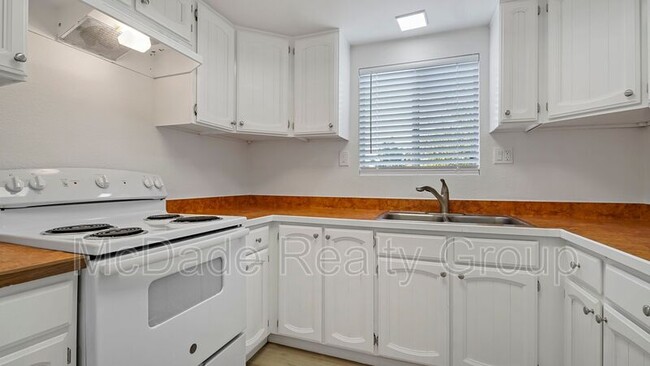 Building Photo - 455 Del Mar Ct