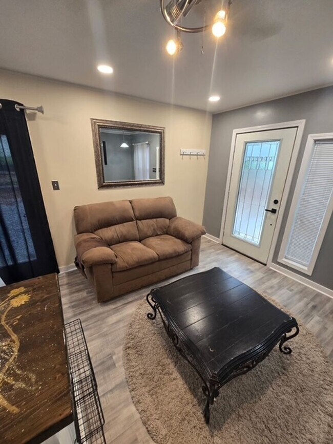 Foto del edificio - Maryville 37804 - Brand New 1 bedroom, 1 bath in the Heart of Maryville - Contact Troy Adams (865...