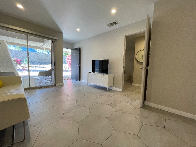 Building Photo - 2825 N Los Felices Rd