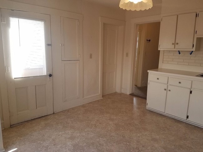 Building Photo - 2 br, 1 bath Apartment - 409 Main St.