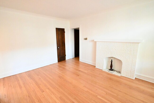 Foto del edificio - 2421 W Ardmore Ave