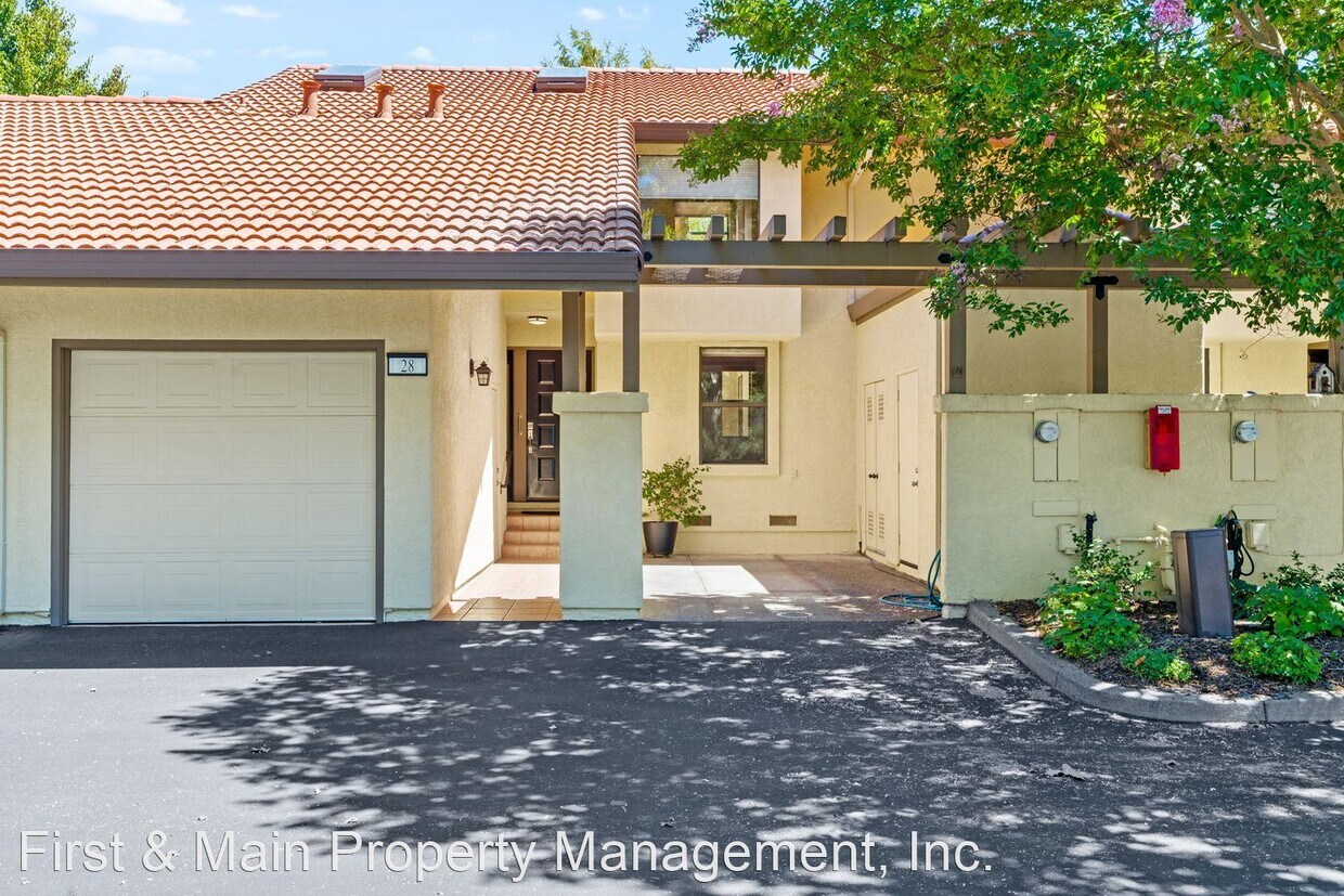 Primary Photo - 3 br, 2.5 bath House - 28 Fountain Grove C...