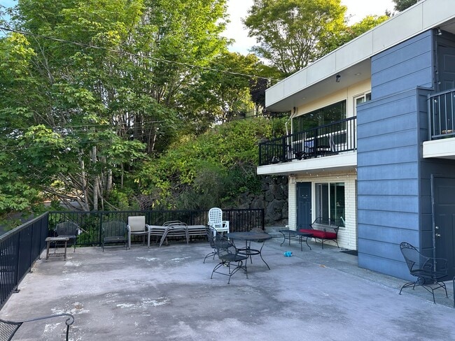 Building Photo - 5806 3rd Ave NW