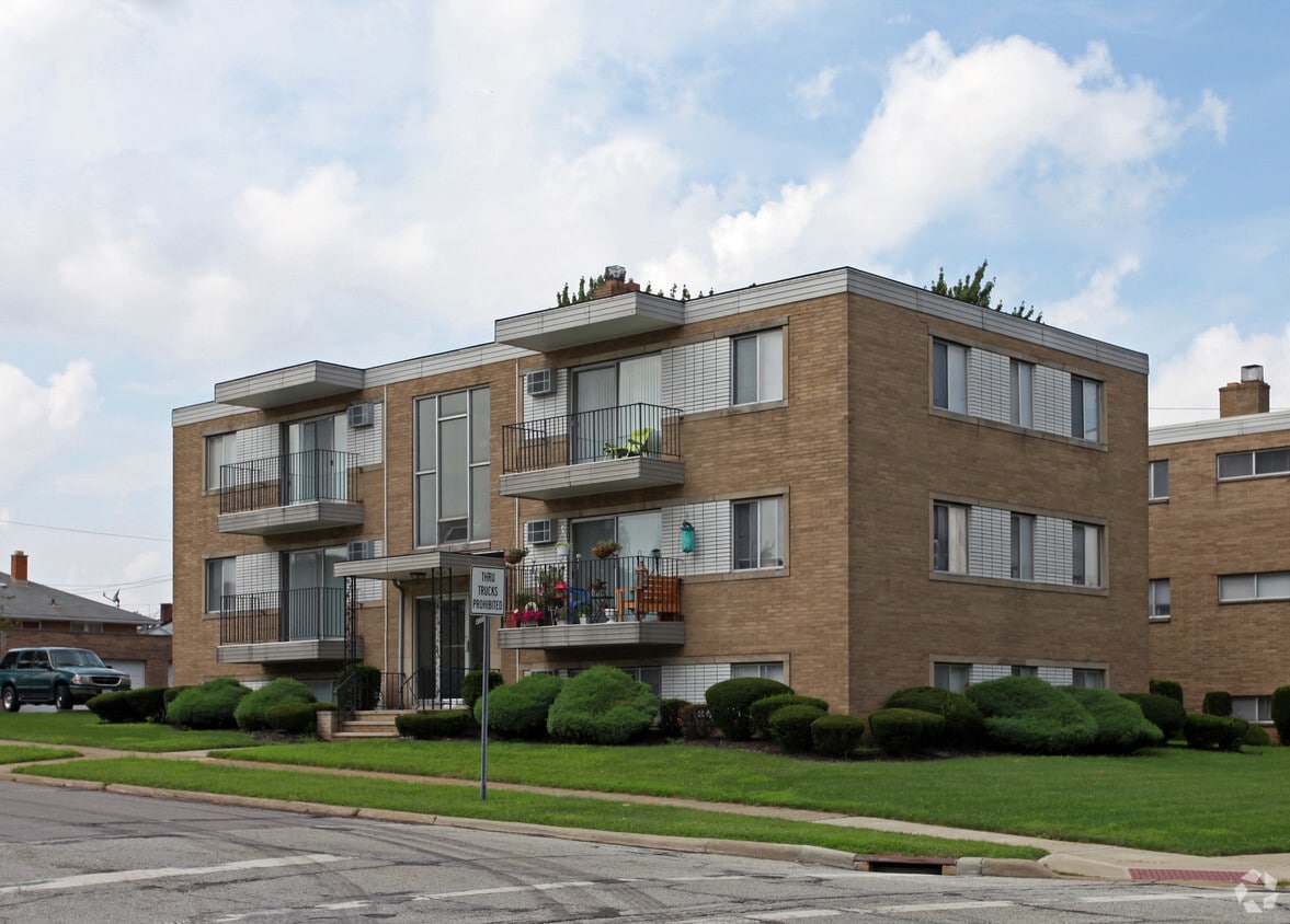 Building Photo - 4000 Fruitland Dr