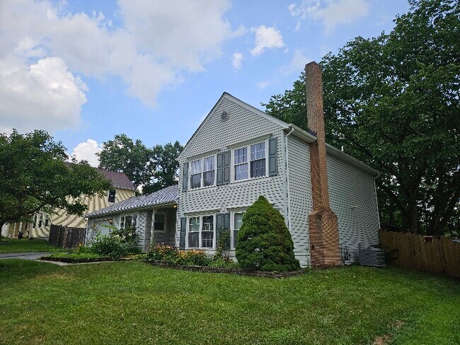 Foto del edificio - 310 Silver Ridge Dr