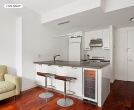 Building Photo - 261 W 28th St