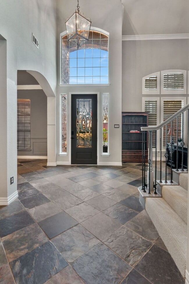 Foto del edificio - "Stunning Partially Furnished 5-Bedroom Home with Pool & Outdoor Living Center!"