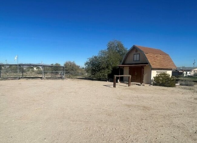 Foto del edificio - 21620 W Narramore Rd