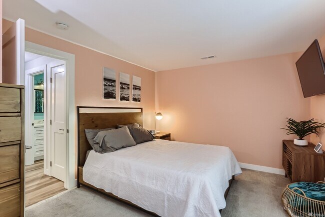 Primary bedroom - 12612 NE 119th St