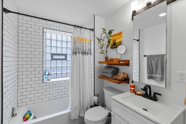 Foto del edificio - 2447 N Kildare Ave