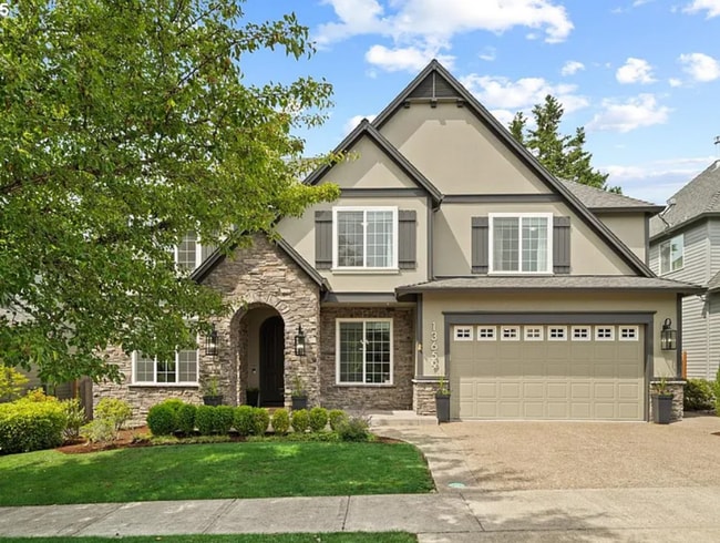 Building Photo - Elegant 4-Bedroom Home with Exceptional Cr...