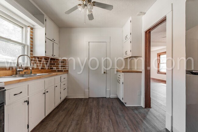 Foto del edificio - Lovely 2 Bedroom / 1 Bathroom Home | Benson