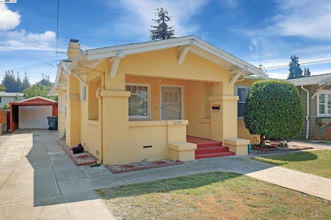 Driveway to garage - 129 Oakes Blvd (San Leandro, CA) House