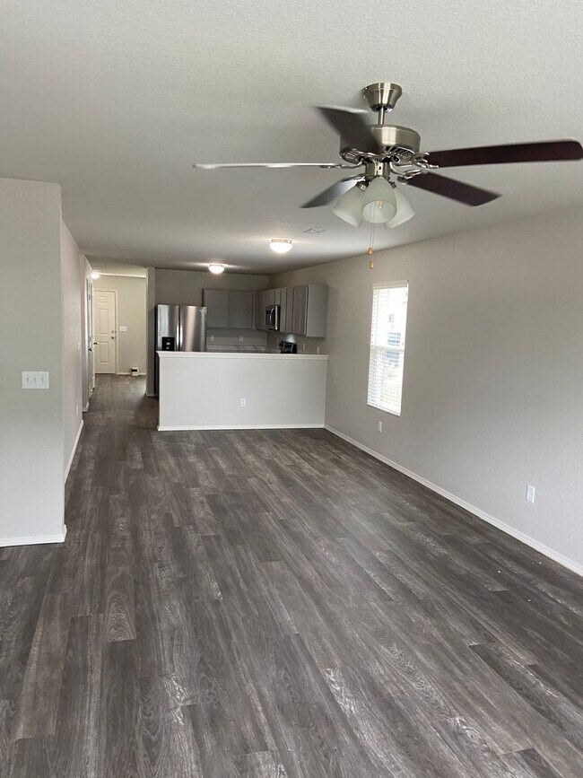 Foto del edificio - Three Bedroom | Two Bath Home in White Oak...