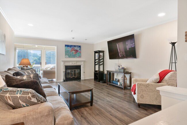 living room - 36 Lakes Edge Dr SE