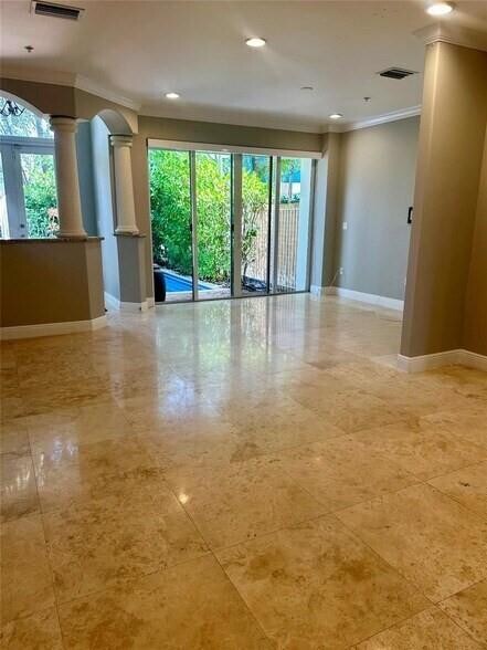 Foto del edificio - 1362 Bayview Dr