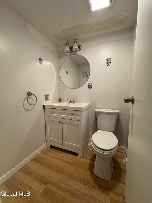 Foto del edificio - 48 Wake Robin Rd