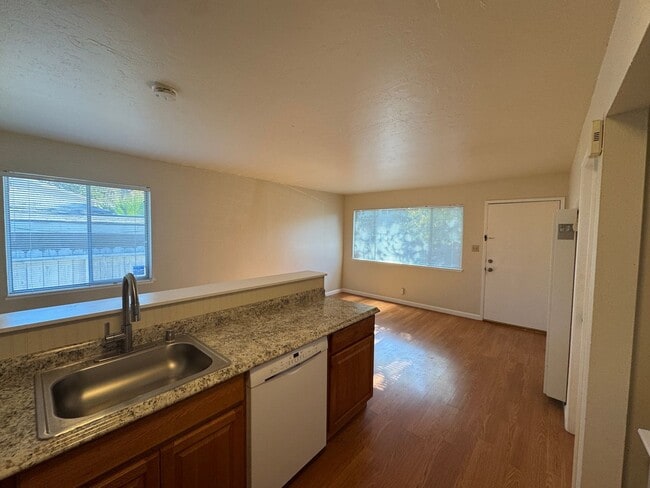 Foto del edificio - 75 E 2nd St