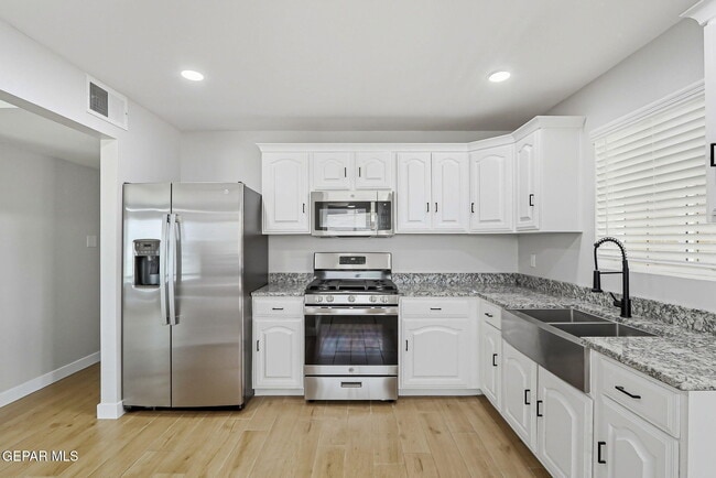 Building Photo - 3408 Hixson Street