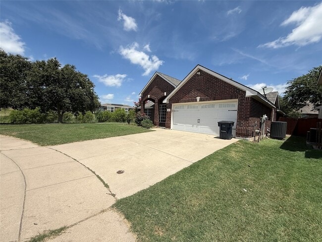 Building Photo - 3601 Queenswood Ct