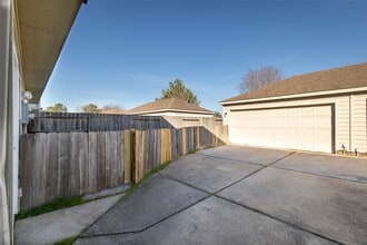 Building Photo - 16818 Pine Castle Dr