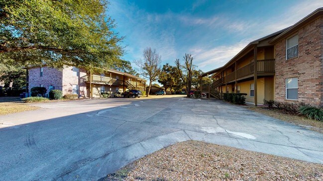 Building Photo - 895 Silverwood 2