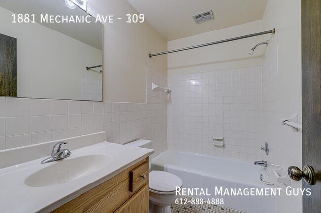 Foto del edificio - 1 Bedroom in Quiet Building with Available...