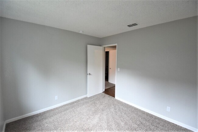 Building Photo - 3082 Montview Way