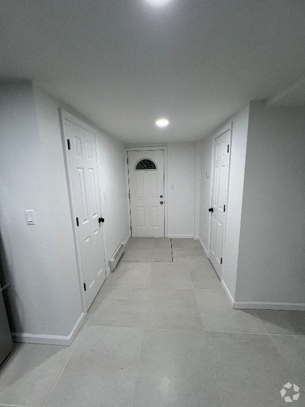 Building Photo - 826 Throgs Neck Expy