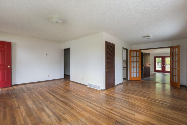 Building Photo - 3 Bedroom 1 Bath Home in Quiet Neighborhood