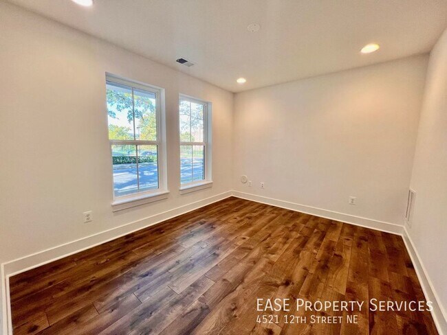 Foto del edificio - 4521 12th St NE
