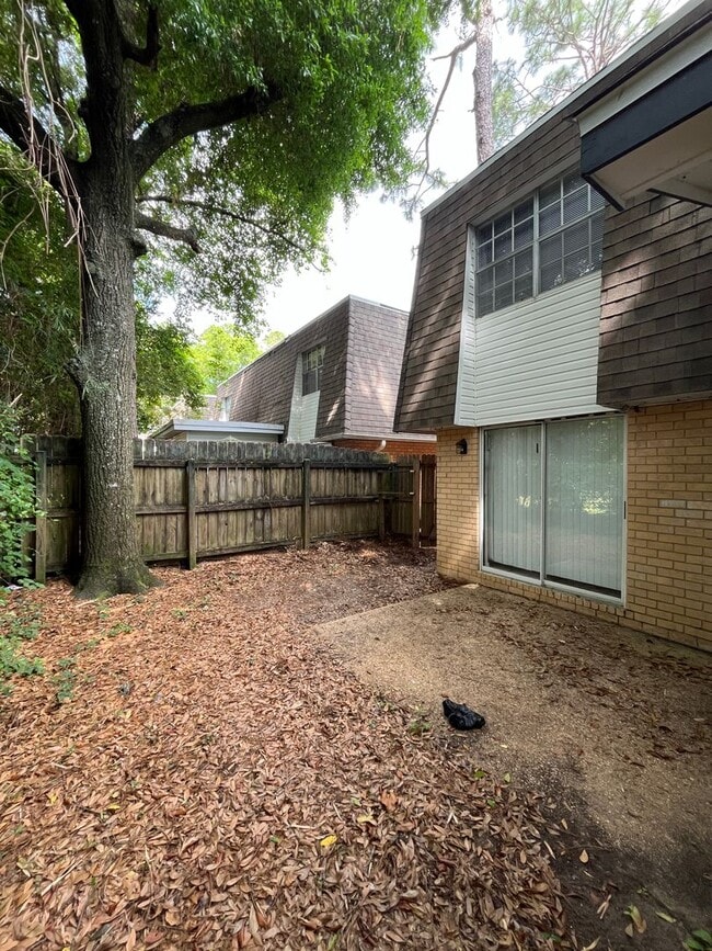 Building Photo - Townhome Located in NE Pensacola