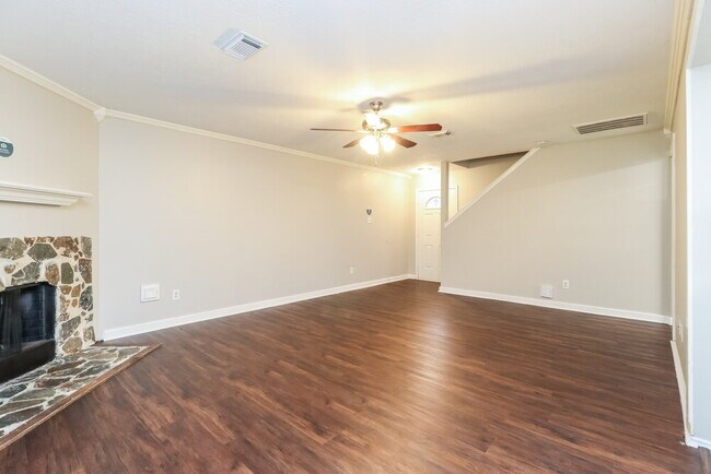 Foto del edificio - 11710 Sandy Stream Dr