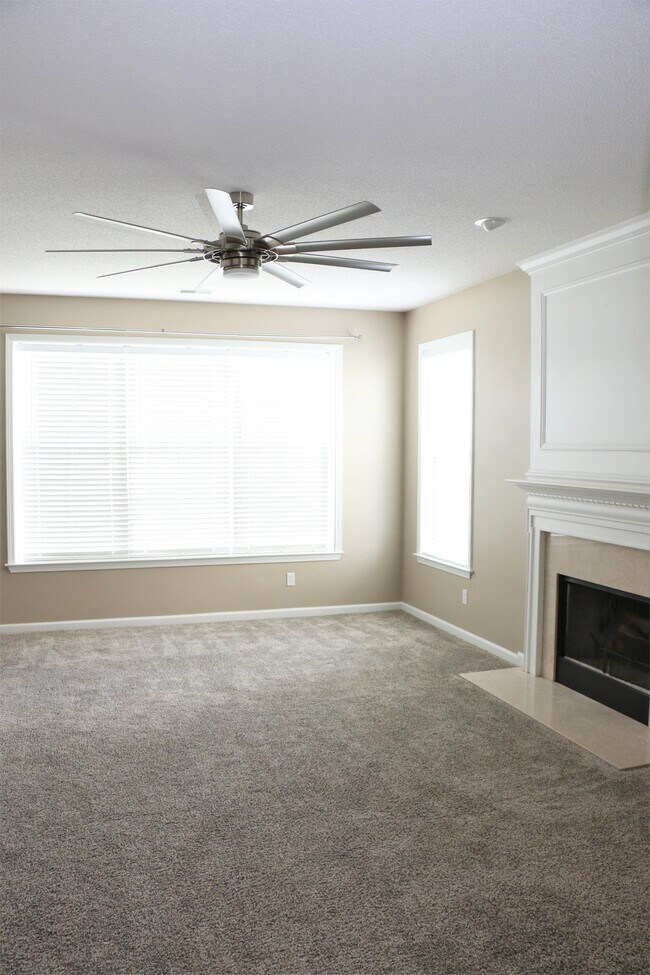 Building Photo - 10 Bushwood Dr