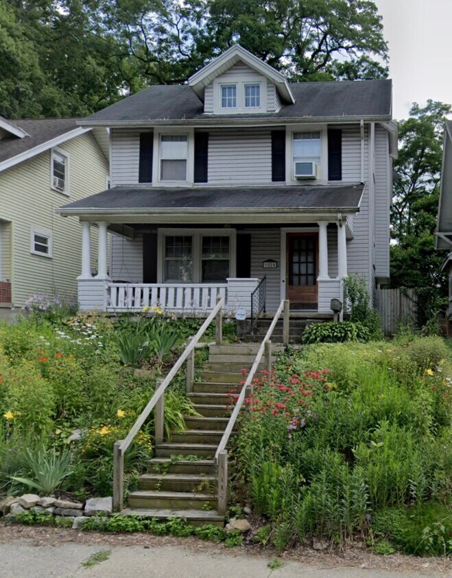 Primary Photo - 1024 E Stewart St