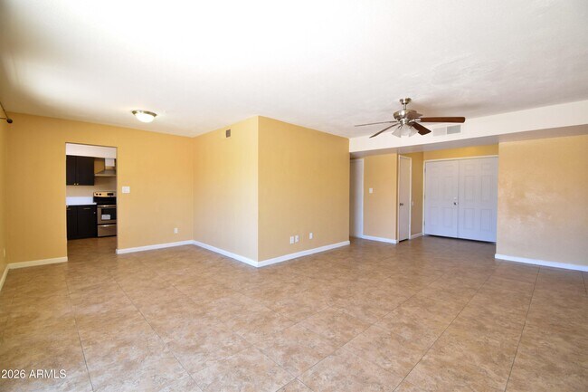 Foto del edificio - 6525 W Mercer Ln