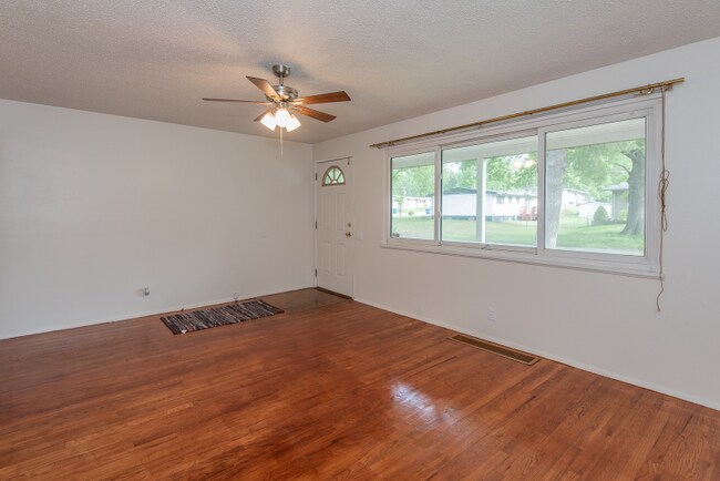 Building Photo - 1706 Doane Dr