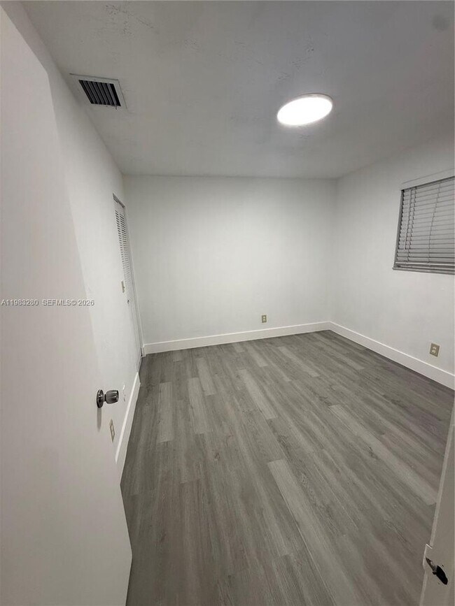 Foto del edificio - 1736 N 16th Ct