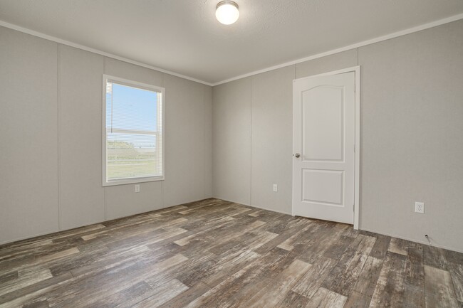 Building Photo - 10100 Saxis Rd
