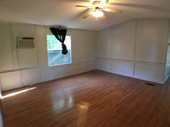 Building Photo - 505 Youpon Dr