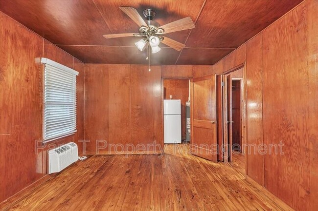 Building Photo - 12 Southwood Dr