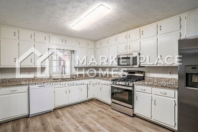 Foto del edificio - 2105 Pinewood Dr