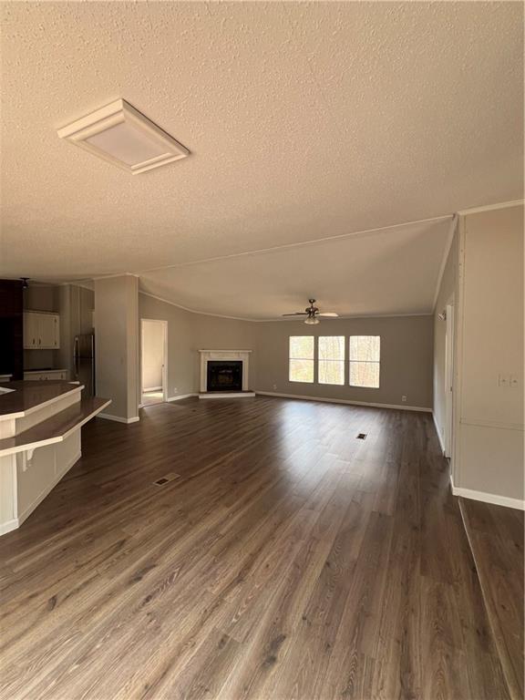 Foto del edificio - 465 Redwood Dr