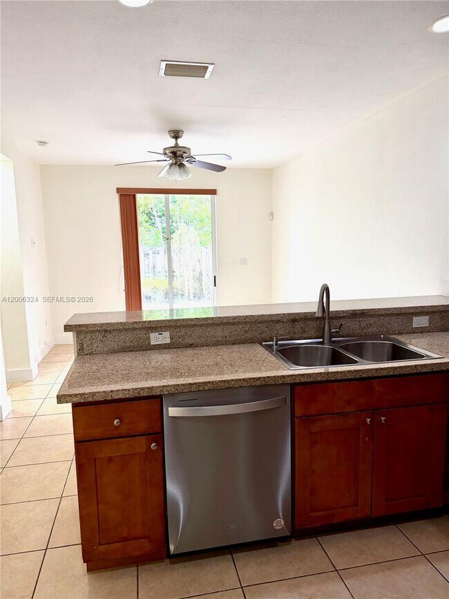 Foto del edificio - 10747 NW 76th Ln