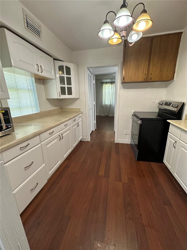 Building Photo - 2582 SW 67th Ave