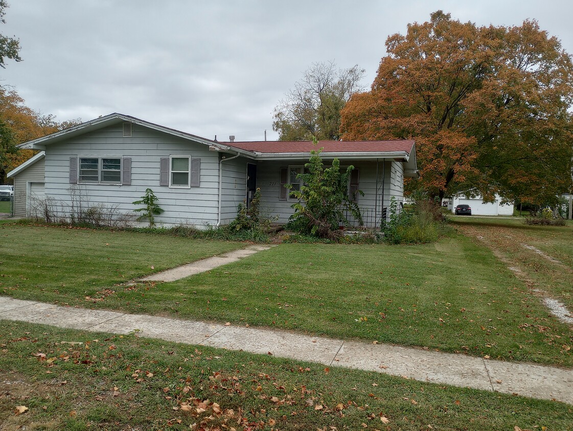 Primary Photo - 221 S Noah St