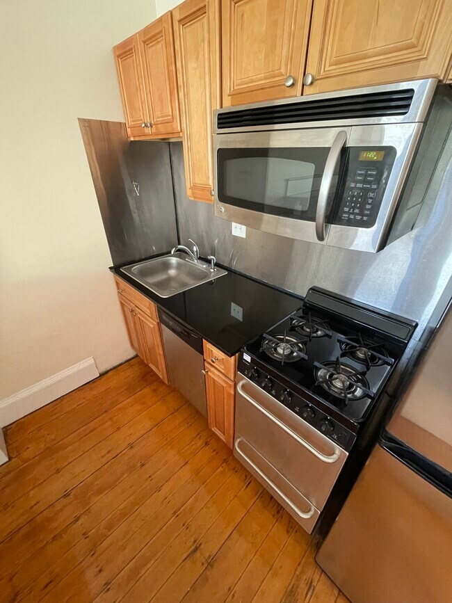 Building Photo - 1067 Beacon St