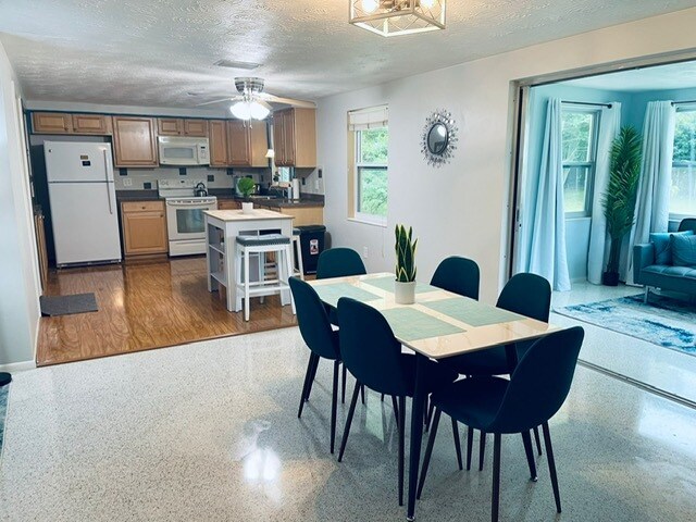 Cocina/comedor a - 5124 Mitzi Ln