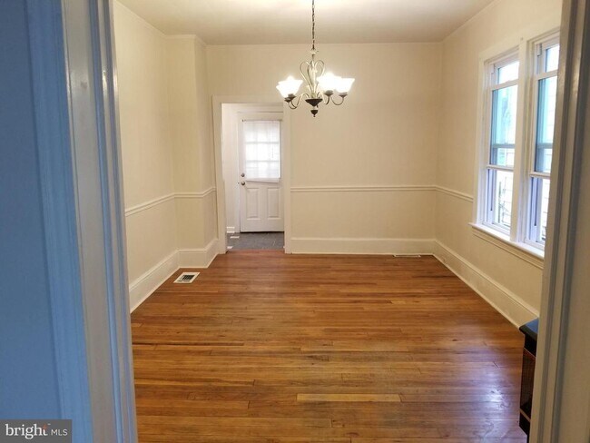 Building Photo - 653 Faulkner Ave