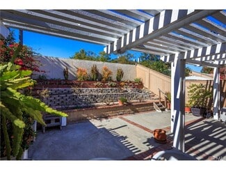 Building Photo - 9 Sandalwood